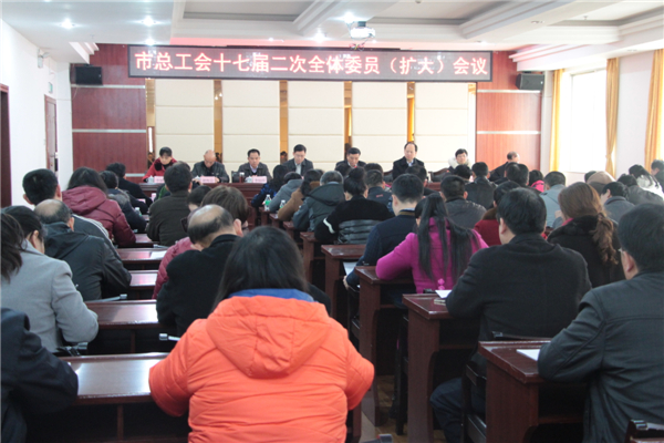 3月11日，梧州市總工會召開十七屆二次全委會（擴大）會議，市委副書記蔣海東發(fā)表講話，市總工會黨組書記、常務(wù)副主席朱明勝作