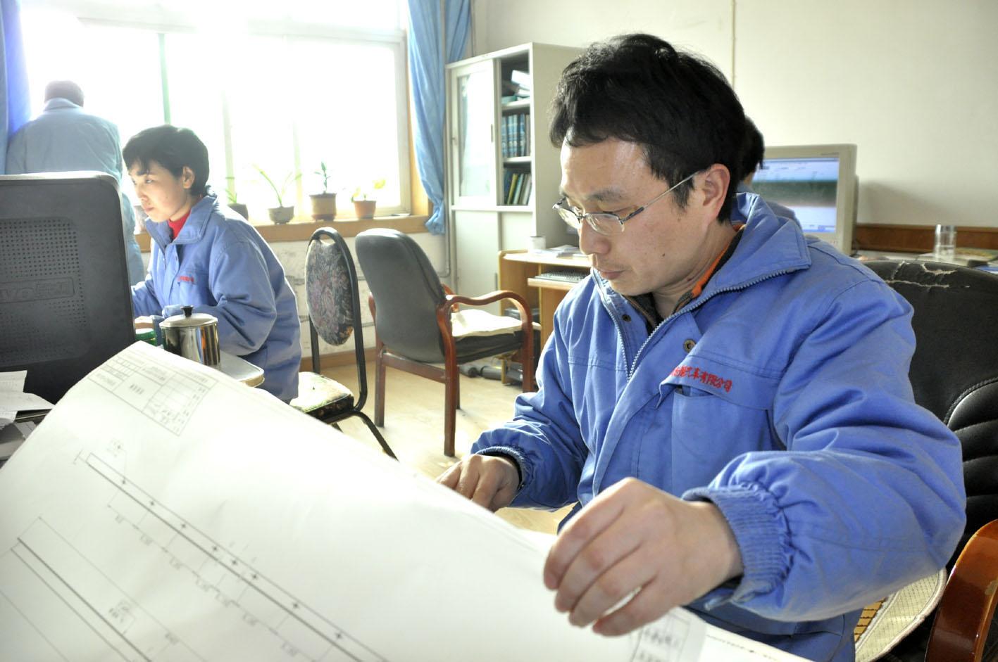 梧州職工：以勞模為榜樣，做好本職工作