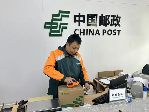 【勞模風(fēng)采】以 “郵” 為筆，繪就鄉(xiāng)村振興與暖心服務(wù)畫(huà)卷——記全國(guó)勞動(dòng)模范朱哲
