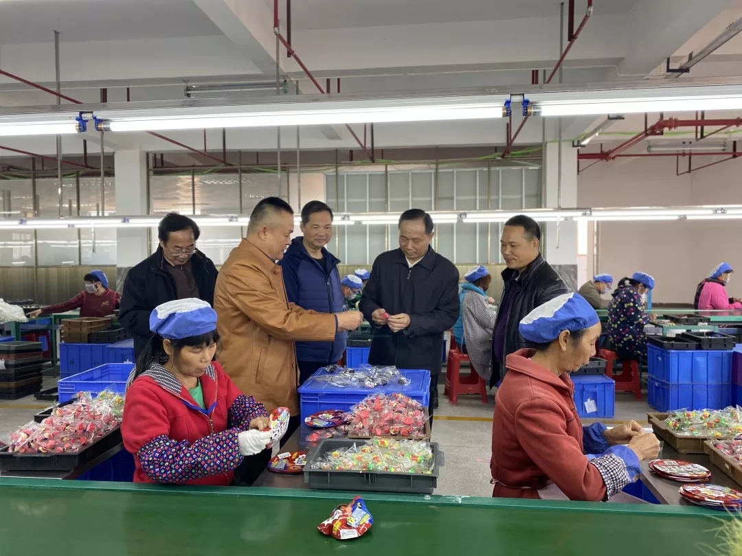 梁耀忠到藤縣調(diào)研基層工會組織建設(shè)