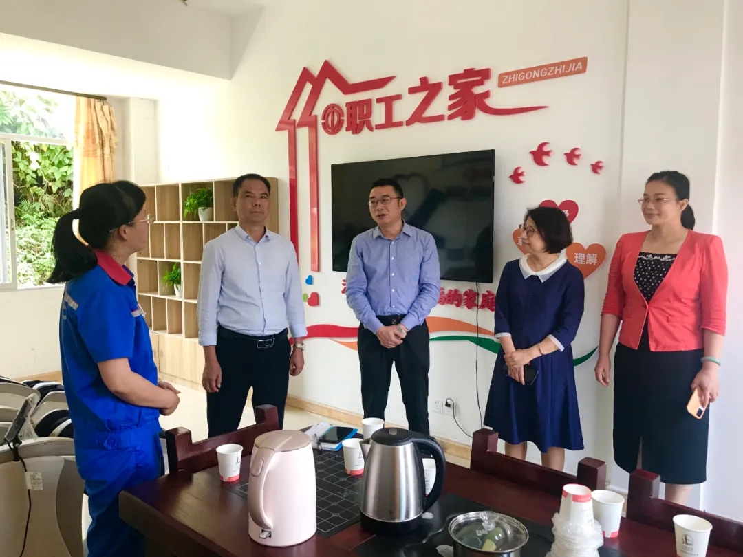 廣西工人報(bào)社到我市開(kāi)展“走基層——記者在一線”活動(dòng)