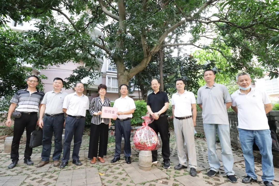 暖心！自治區(qū)總工會(huì)調(diào)研走訪慰問(wèn)組到我市開(kāi)展調(diào)研走訪慰問(wèn)活動(dòng)