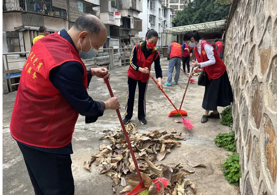 群力協(xié)作同清潔，學(xué)習(xí)雷鋒好榜樣