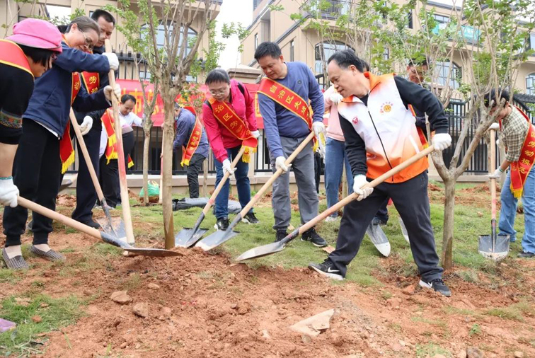 弘揚勞模精神、勞動精神、工匠精神！梧州勞模工匠義務(wù)植樹迎“五一”