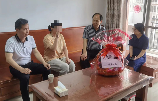 走訪慰問傳真情 深切關(guān)懷鼓干勁丨市總工會(huì)開展女職工系列走訪慰問活動(dòng)