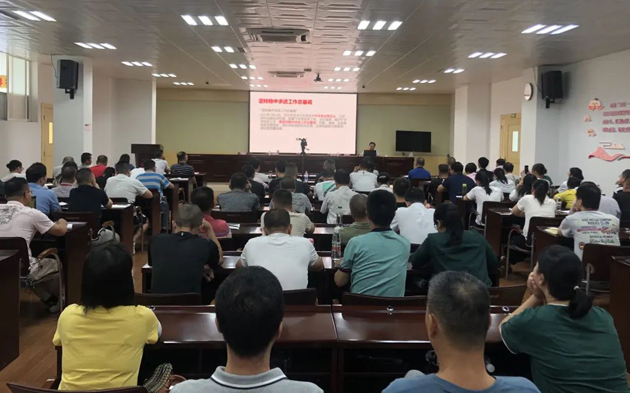 “勞模工匠進學(xué)校、思政教師進企業(yè)”活動丨“思政課”從三尺講堂搬到企業(yè)一線