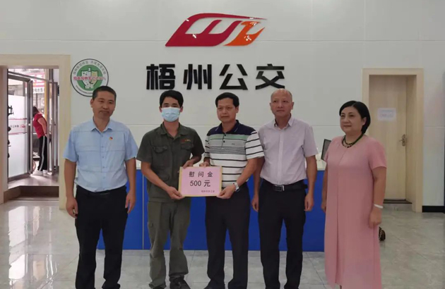 【喜迎二十大】慶豐收 迎盛會 丨梧州市總工會開展走訪慰問農民工活動