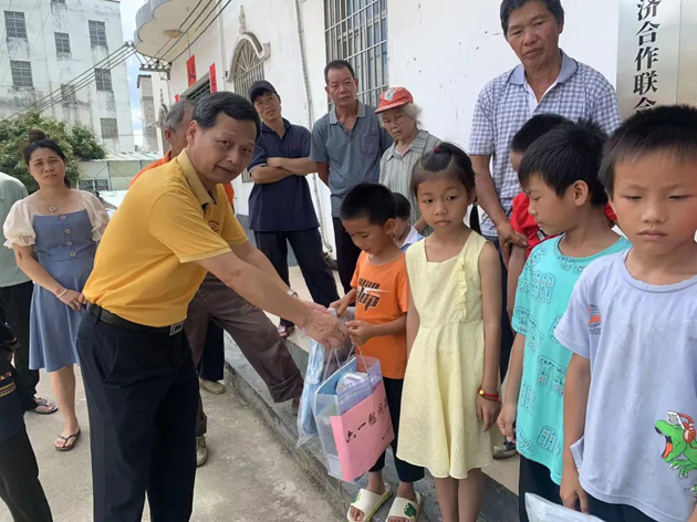 “六一”慰問 情暖童心丨梧州市總工會(huì)開展“六一”兒童節(jié)系列慰問活動(dòng)