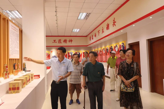 退休不褪色，丹心永向黨丨市總工會(huì)退休黨支部開展主題黨日活動(dòng)