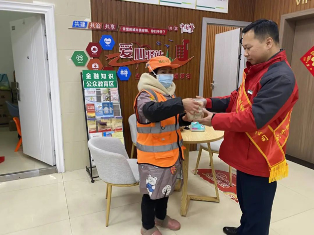 冬至團(tuán)圓日，工會(huì)服務(wù)暖心間