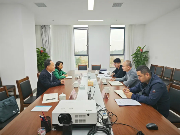 謝善高率隊(duì)到梧州臨港經(jīng)濟(jì)區(qū)和藤縣開(kāi)展“維護(hù)職工合法權(quán)益”工作調(diào)研