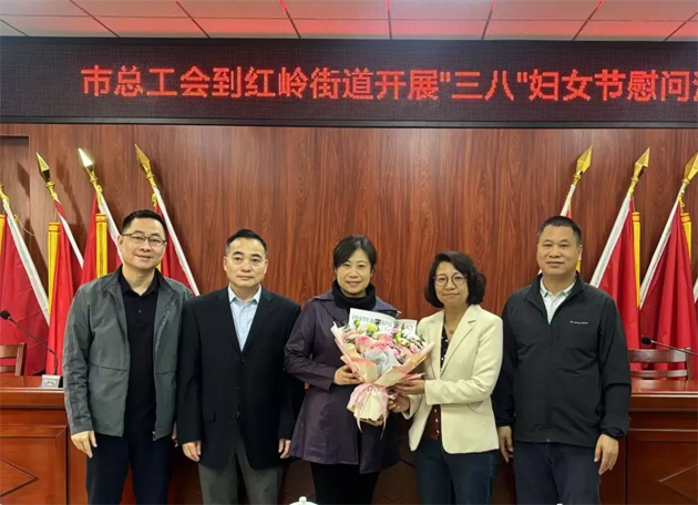 “花”樣過(guò)節(jié)，綻放巾幗芳華系列（三）丨市總工會(huì)開(kāi)展巾幗勞模工匠走訪慰問(wèn)活動(dòng)