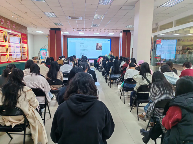 “花”樣過(guò)節(jié)，綻放巾幗芳華系列（七）丨市總工會(huì)舉辦主題詩(shī)歌講座感悟語(yǔ)言魅力