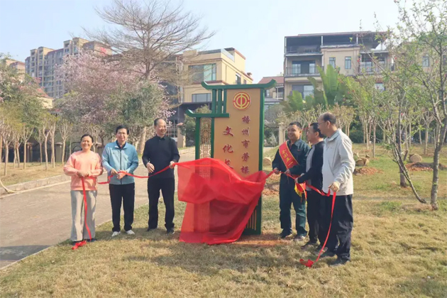 勞模工匠添新綠 春風化雨育匠心丨市總工會舉行勞模工匠文化長廊揭牌儀式暨義務植樹活動