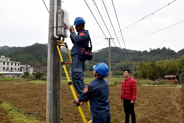 春耕正當(dāng)時(shí) 電工保電忙