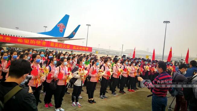 今天，梧州的英雄辭別黃鶴樓回家了