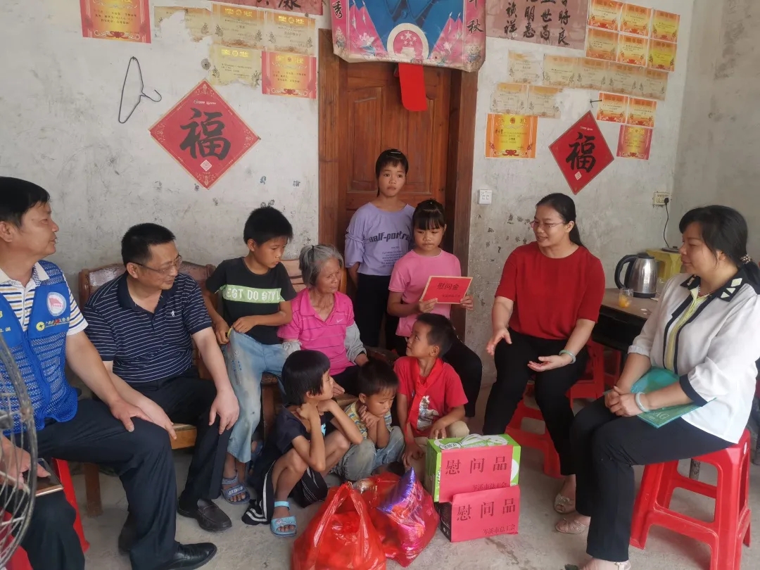 岑溪市總工會開展六一慰問活動(dòng)