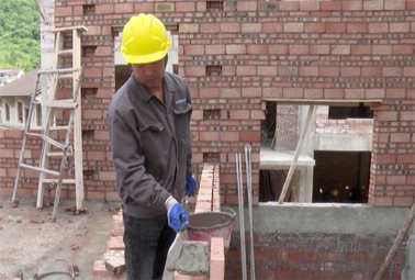 泥瓦工、快遞員也能評高層次人才，還有人獲100萬補(bǔ)貼