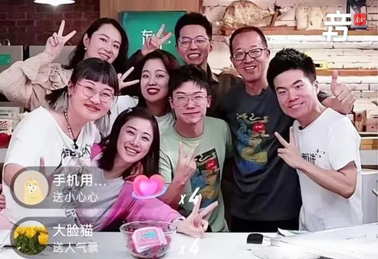 打工新鮮事丨一邊“上課”，一邊“賣大米”，被他的直播語錄圈粉了~