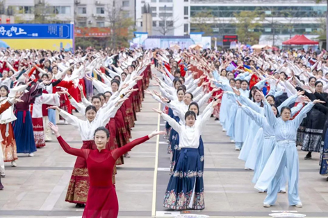 【跟黨奮進(jìn)新征程 巾幗建功新時(shí)代】梧州市第十二屆婦女國(guó)風(fēng)趣味體育運(yùn)動(dòng)會(huì)暨“梧家巧姐姐”國(guó)潮集市，精彩綻放！