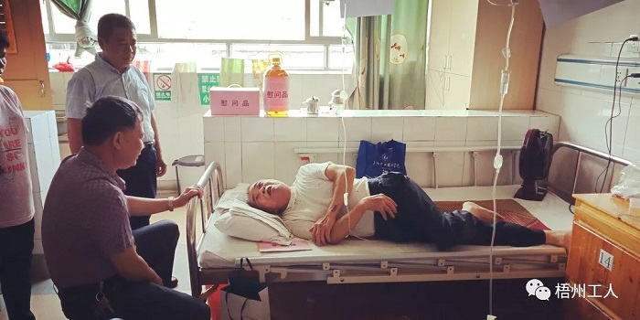 蒼梧供電公司走訪慰問老黨員和困難黨員