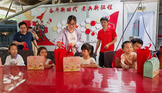 藤縣總工會(huì)開展“六一暖童心 關(guān)愛護(hù)成長”系列慰問活動(dòng)，為300余名特殊群體兒童送溫暖